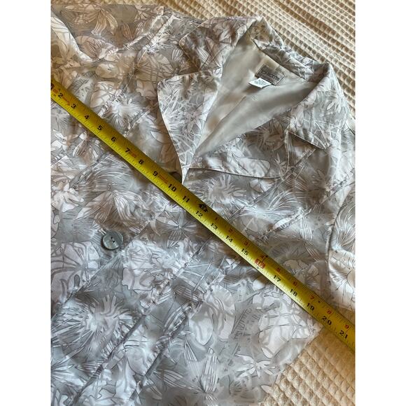 Chico’s Gray & White Floral Preppy Cottage Button Up Nylon Blazer Size 1 (Med) - Picture 7 of 9